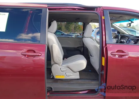 2011 Toyota Sienna Le V6 z USA, uszkodzony, nr VIN 5TDKK3DC5BS136052